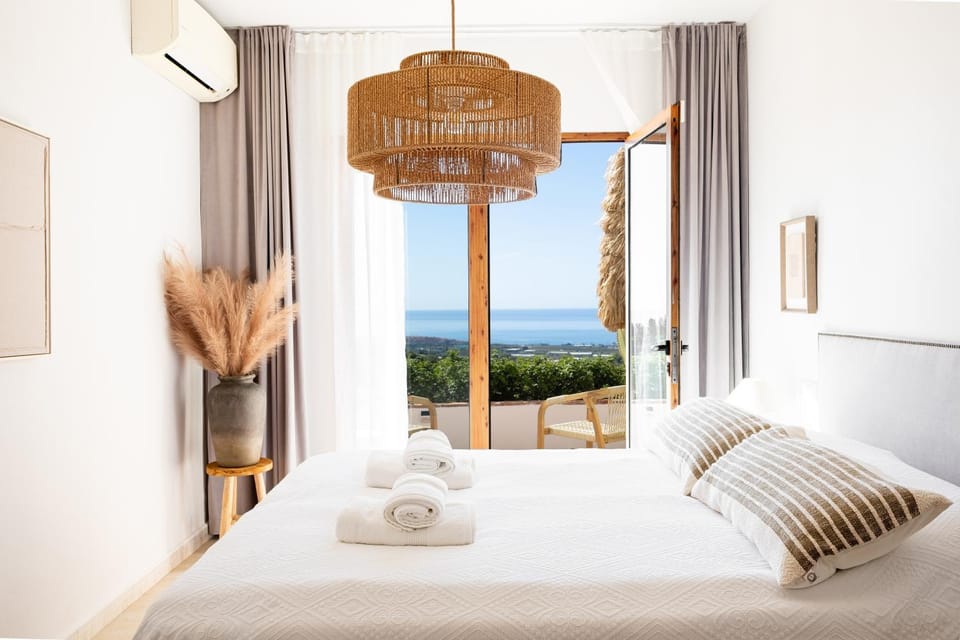 Bed, View (from property/room), Bedroom, Guests, Sea view