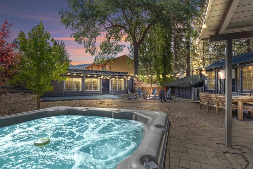 LOWER Moonridge HOT TUB GAME ROOM SKI Slopes CLOSE House in Big Bear