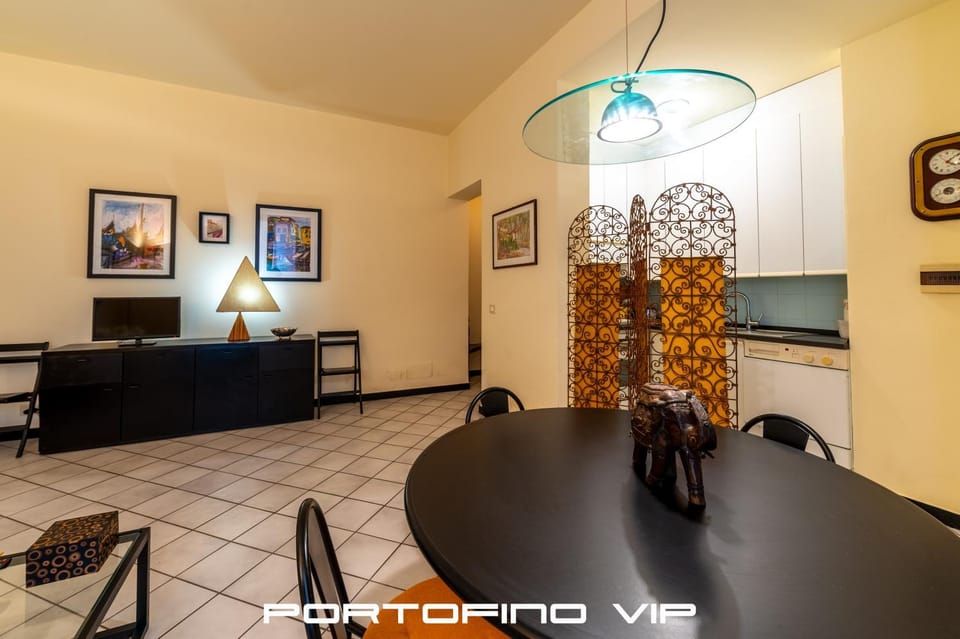 Communal lounge/ TV room, Dining area