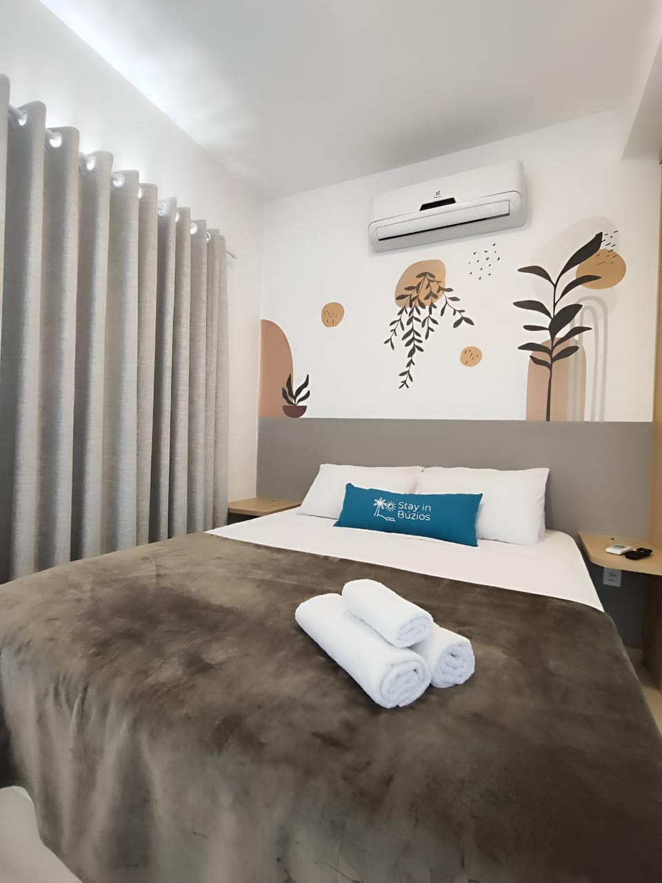 Bed, Photo of the whole room, Bedroom, towels, air conditioner