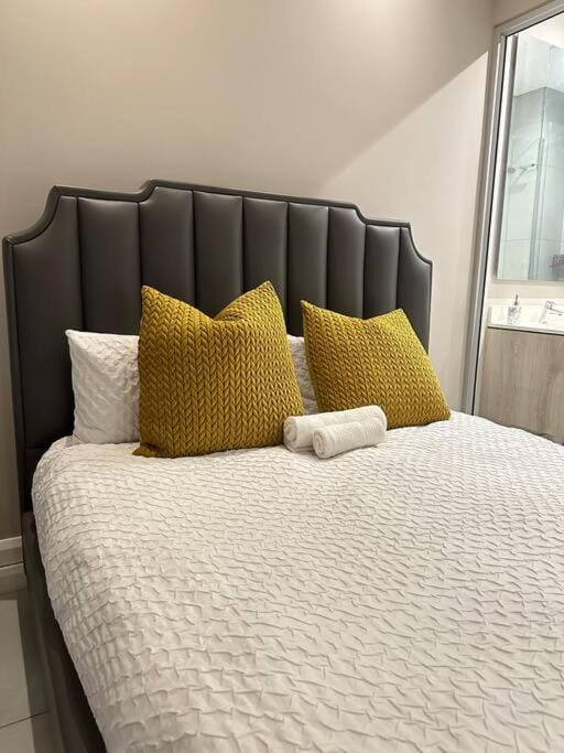 Menlyn Maine Golden Sands Apartment in Pretoria