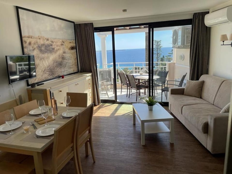 Patio, Nearby landmark, Natural landscape, View (from property/room), Balcony/Terrace, Balcony/Terrace, Living room, Seating area, Dining area, Garden view, Sea view, internet, storage, wardrobe