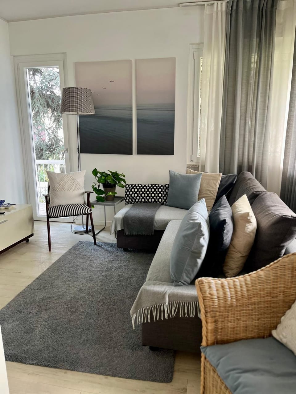 Living room, Seating area