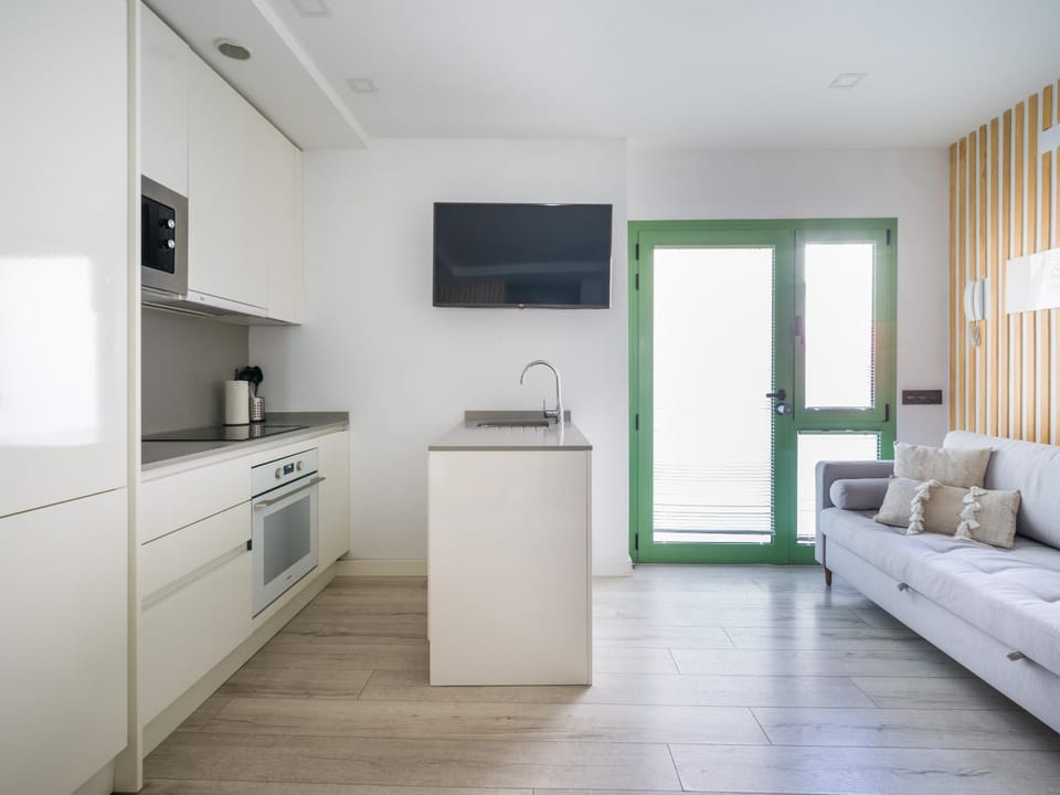 TV and multimedia, microwave, oven, kitchen