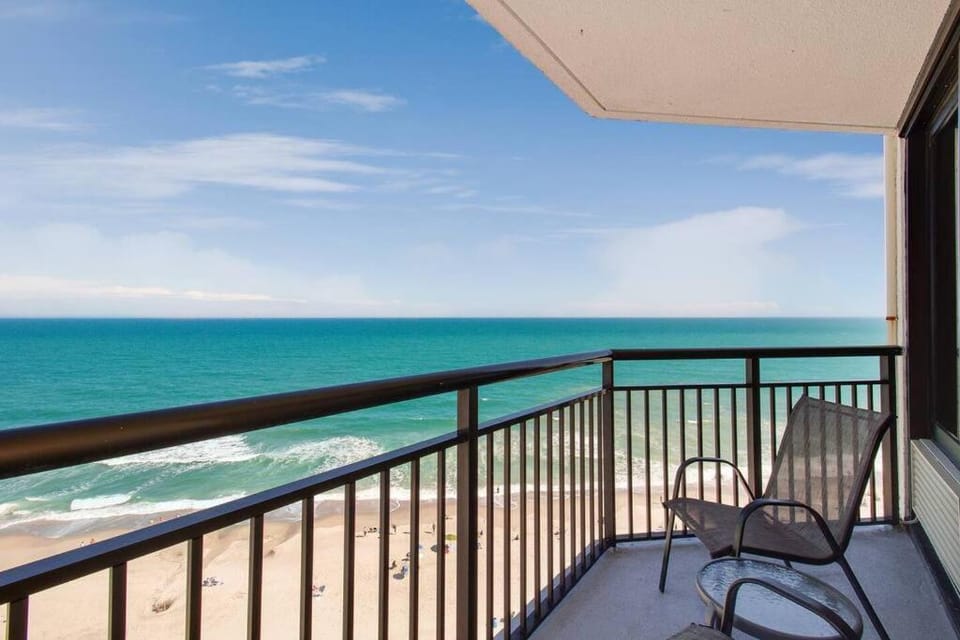 Enjoy Luxurious Oceanfront King Suite! Dogs OK! 1406 Apartment in Myrtle Beach