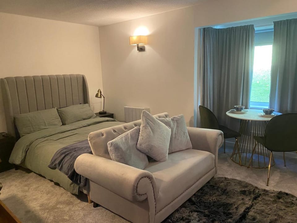Nw2 Studio Flat mins to London Apartment in London