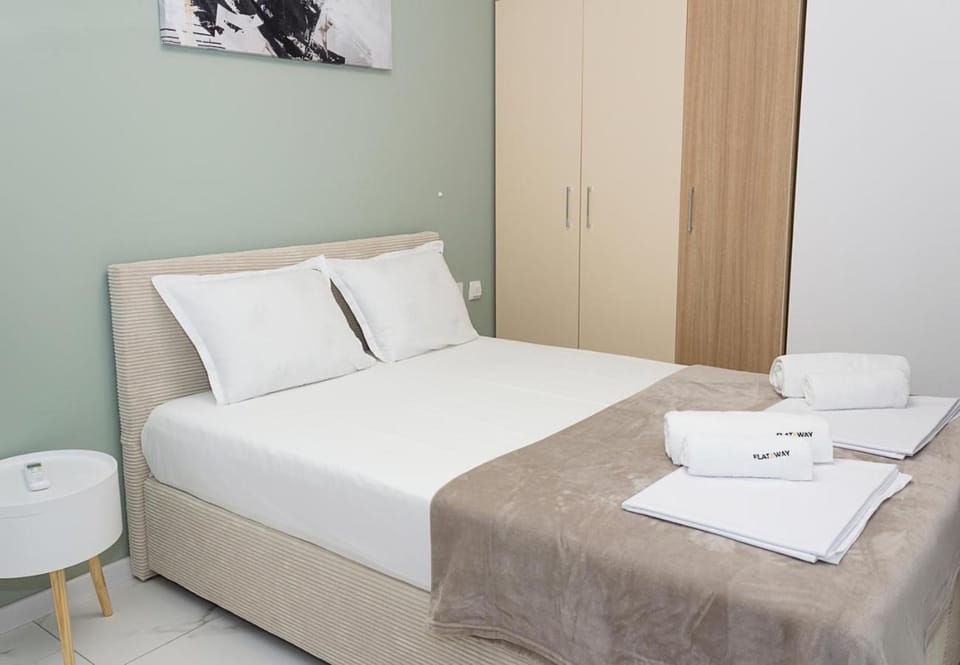 Bed, Bedroom, towels, wardrobe