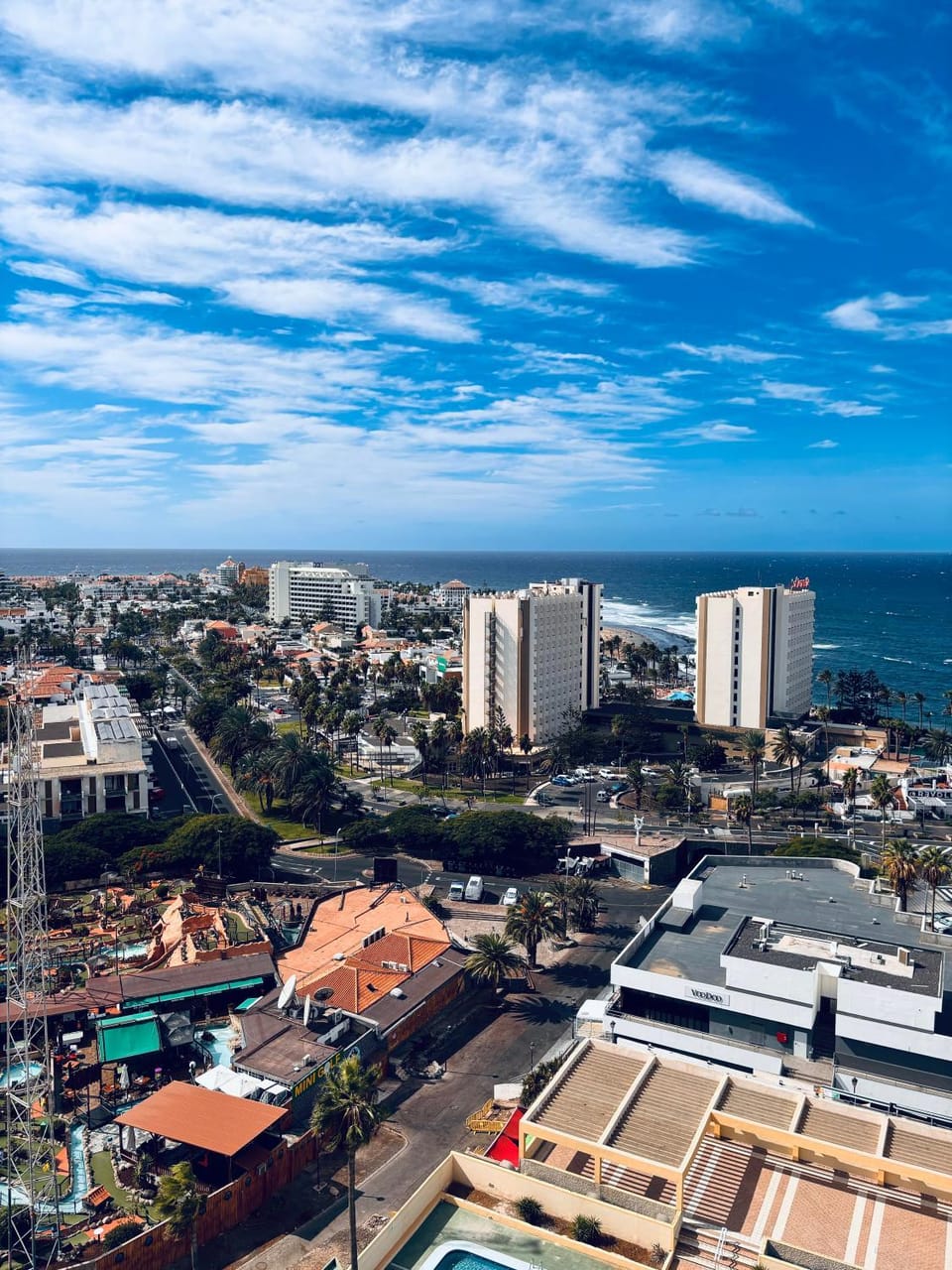 City view, Sea view, Location