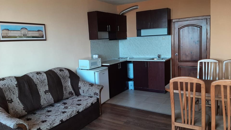 Living room, Dining area, Communal kitchen