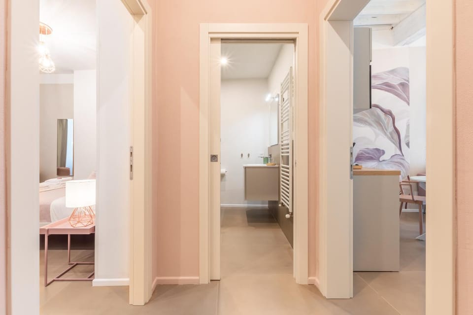 Bed, Bathroom, Photo of the whole room, Bedroom, towels