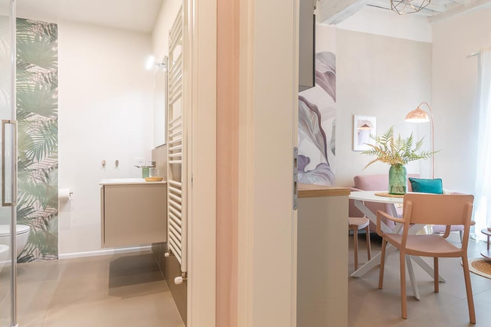 Bathroom, Dining area