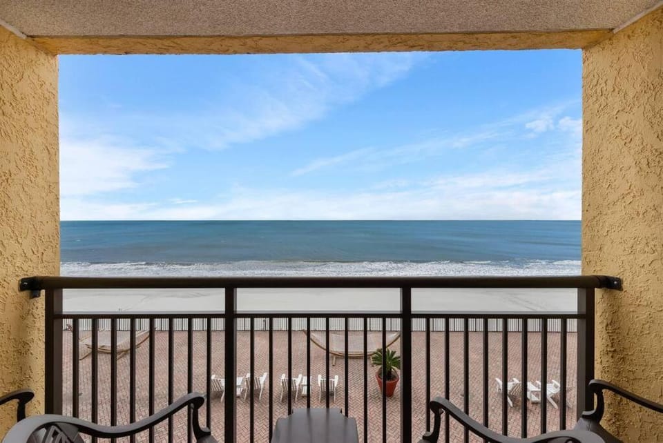 Direct Oceanfront Suite, Your Relaxing Getaway! CV 938 Apartment in Myrtle Beach