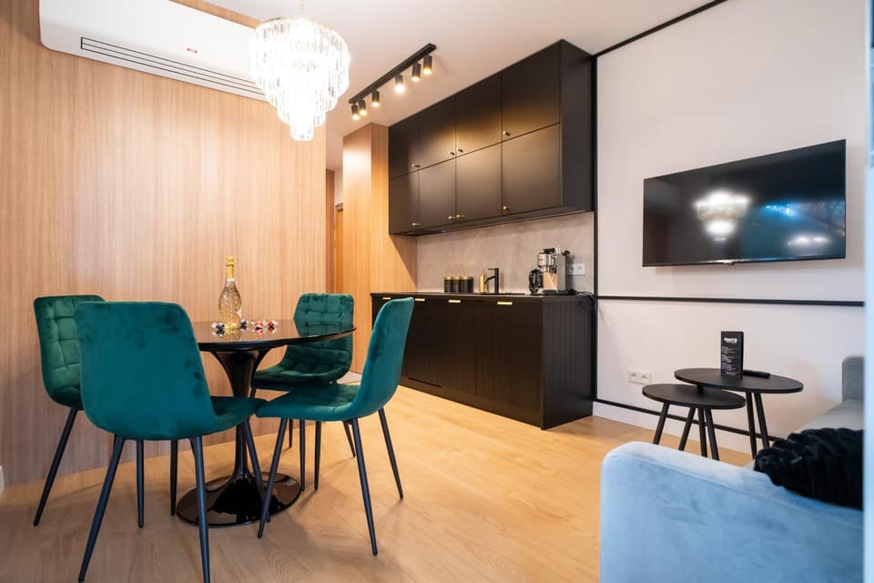 TV and multimedia, Kitchen or kitchenette, Living room, Dining area