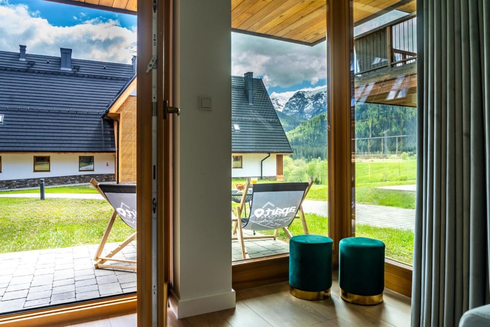 Bedroom, Mountain view