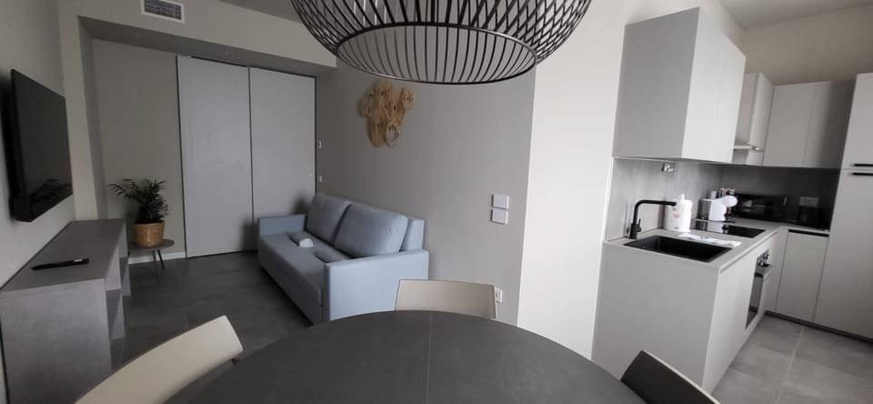 TV and multimedia, Coffee/tea facilities, Living room, Dining area, oven, stove