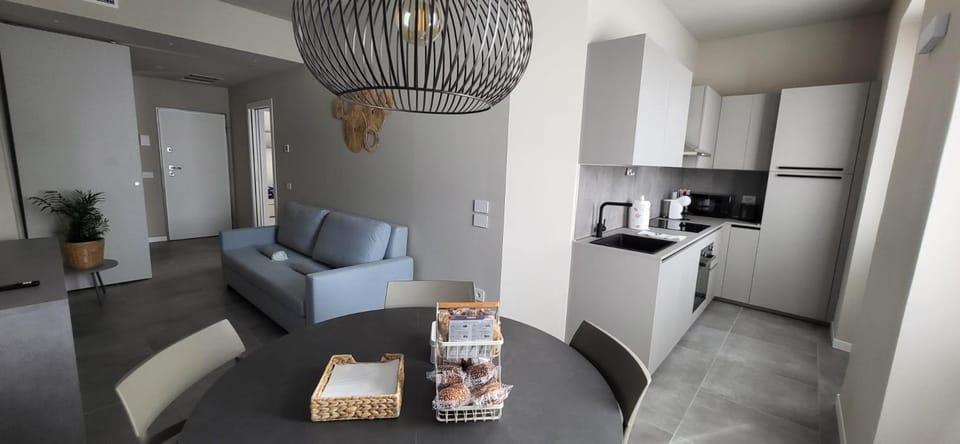 TV and multimedia, Coffee/tea facilities, Kitchen or kitchenette, Seating area, Dining area, stove, toaster