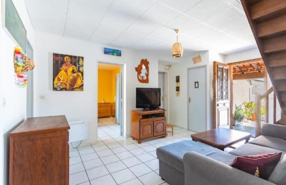 Facade/entrance, Living room