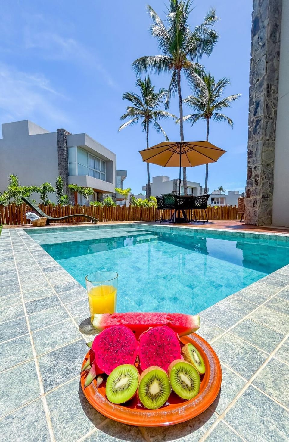 Food and drinks, Pool view, Swimming pool, Swimming pool, sunbed