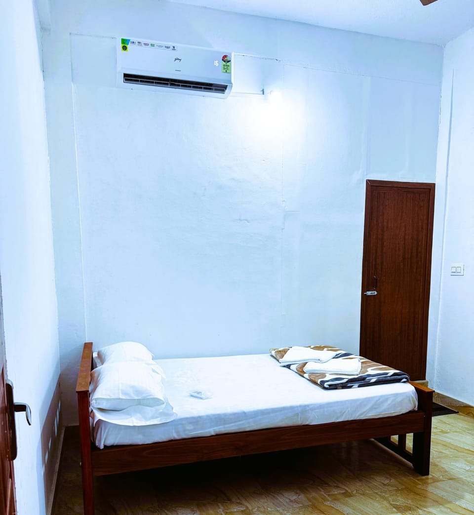 Bedroom, air conditioner