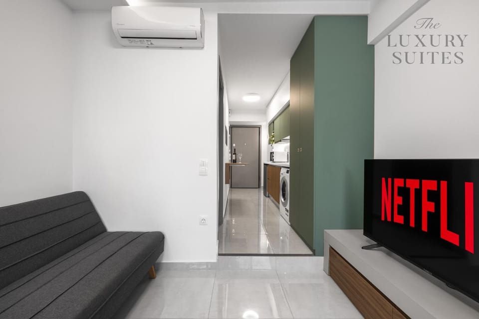 TV and multimedia, Living room, Seating area, air conditioner