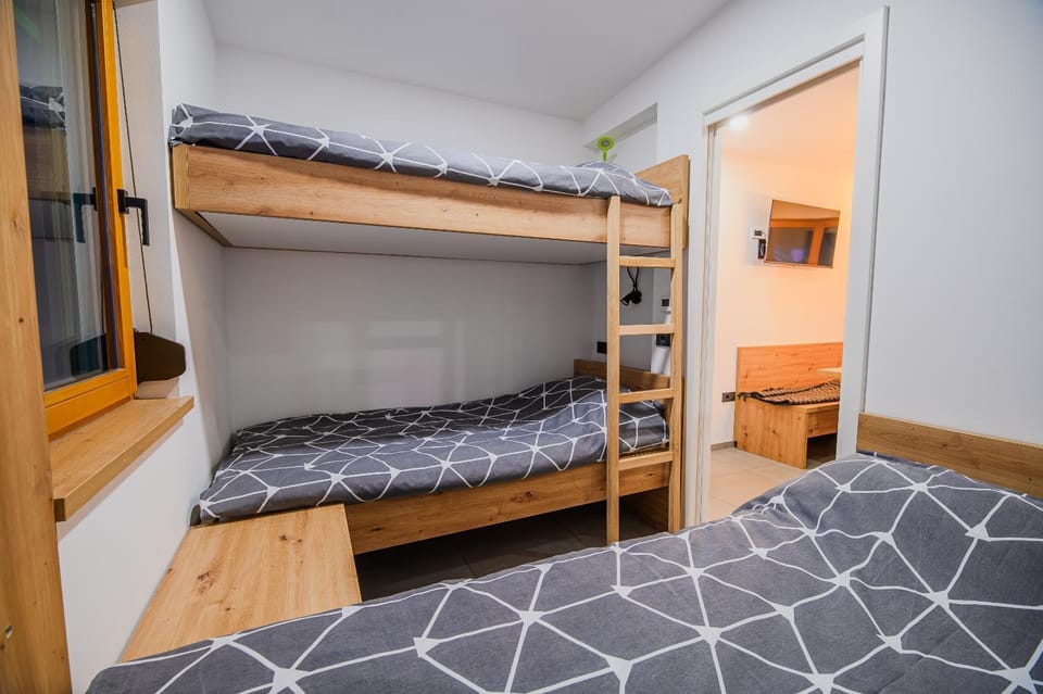 Bed, Bedroom, bunk bed