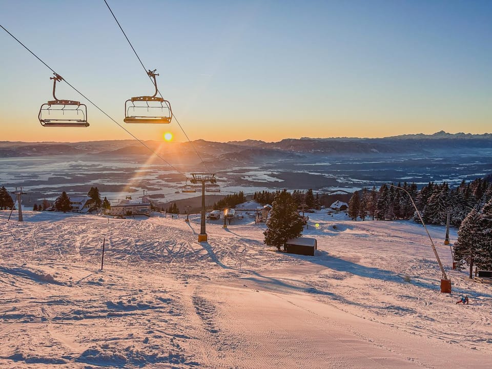 Property building, Day, Natural landscape, Winter, Skiing, Mountain view