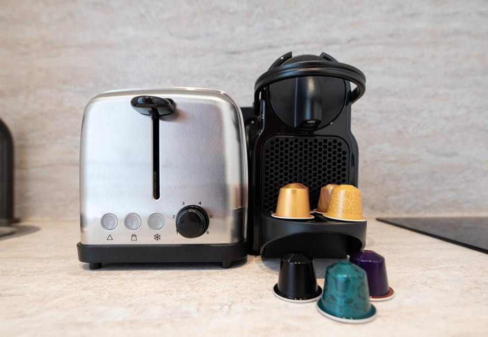 Coffee/tea facilities, toaster