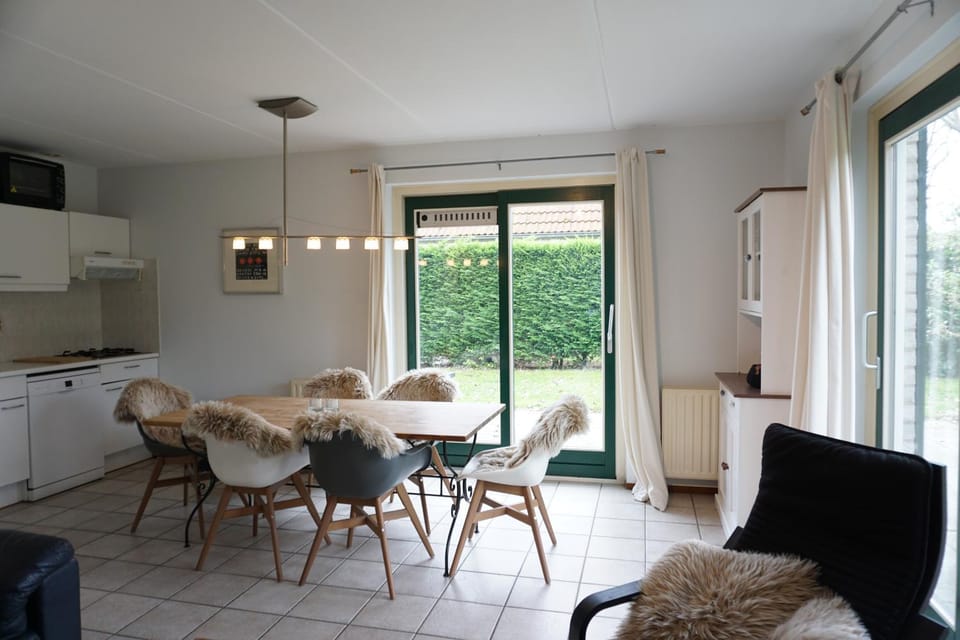 Dining area, kitchen