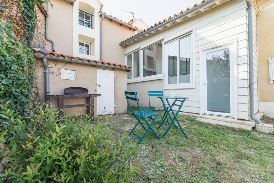 Le Petit Verger, cosy 5 people Bed and Breakfast in Nouvelle-Aquitaine