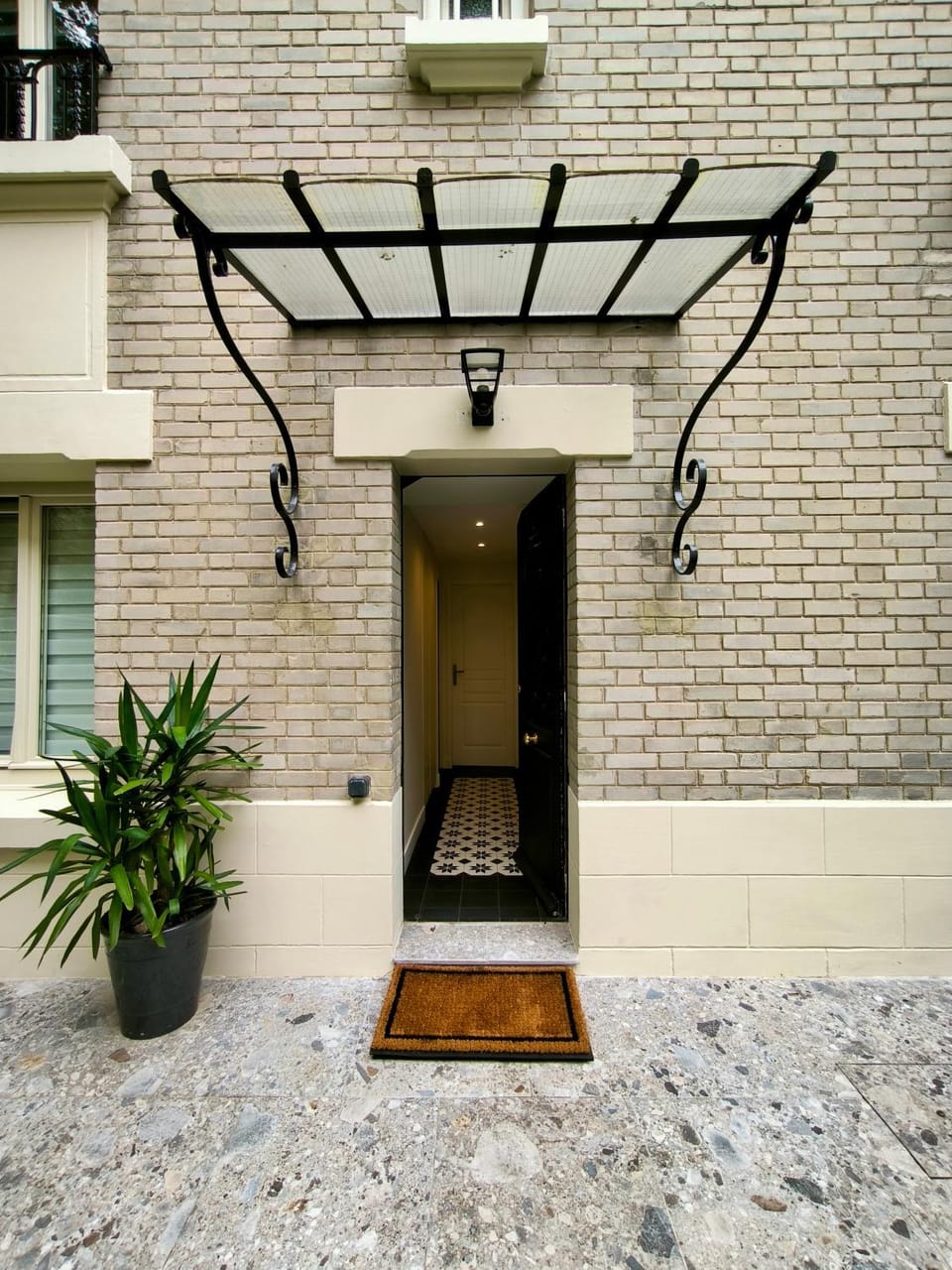 Facade/entrance