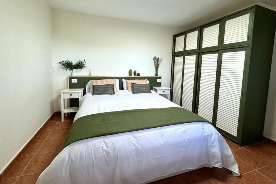 Bed, Photo of the whole room, Bedroom, wardrobe