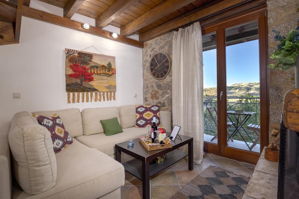 Natural landscape, View (from property/room), Balcony/Terrace, Living room, Seating area, Mountain view