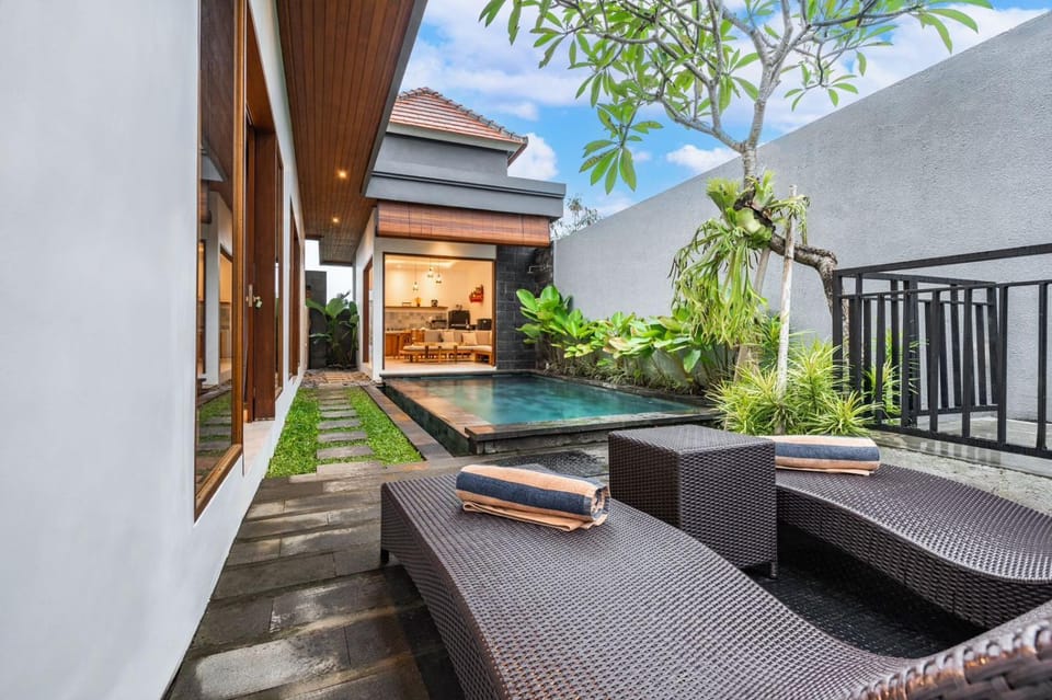Property building, Patio, Day, Natural landscape, Garden, View (from property/room), Balcony/Terrace, Living room, Seating area, Garden view, Pool view, Swimming pool, sunbed