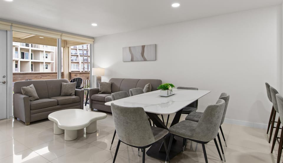 Living room, Dining area