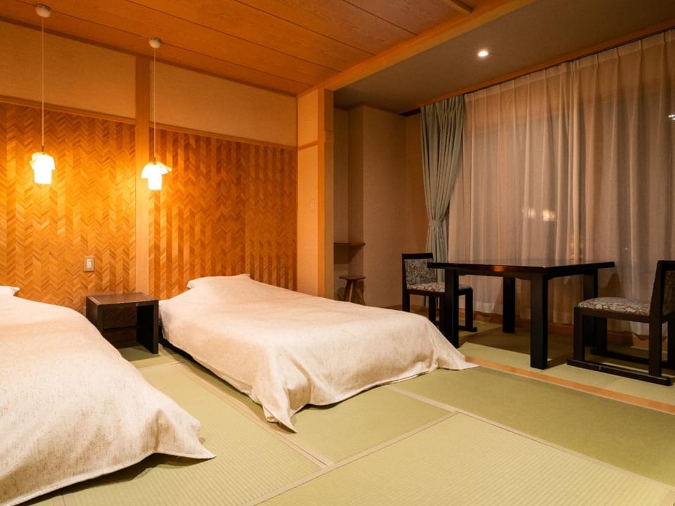 Bed, Photo of the whole room, Seating area