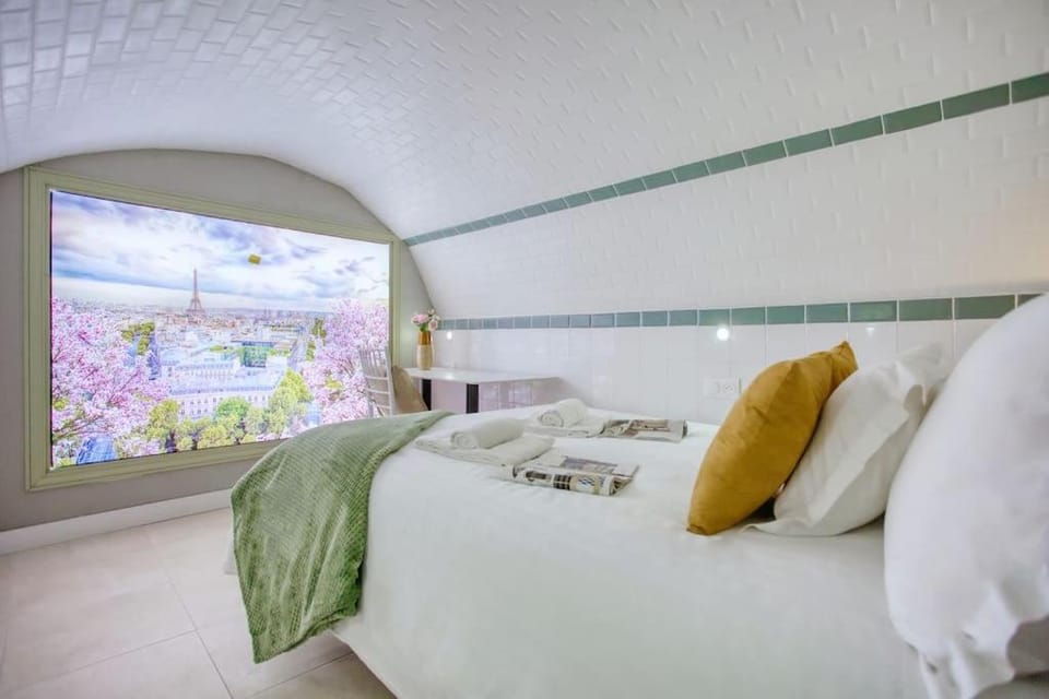 Bed, Bedroom, towels
