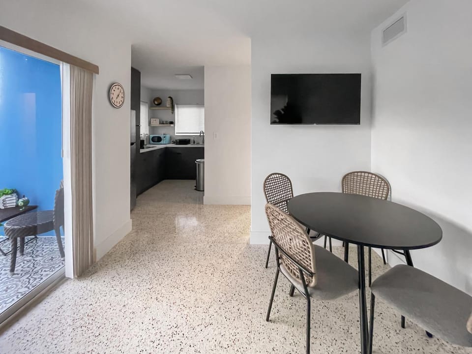 TV and multimedia, Dining area