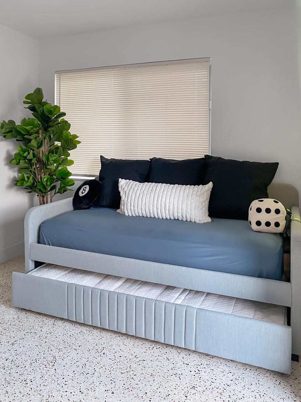 Bed, Living room