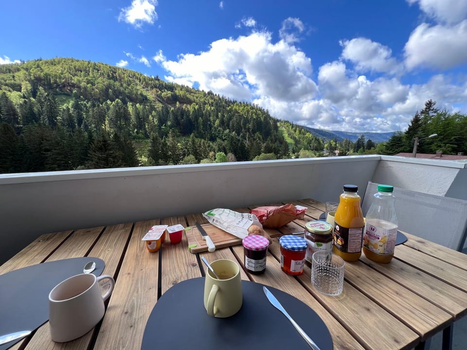 Natural landscape, View (from property/room), Balcony/Terrace, Food and drinks, Mountain view, Breakfast