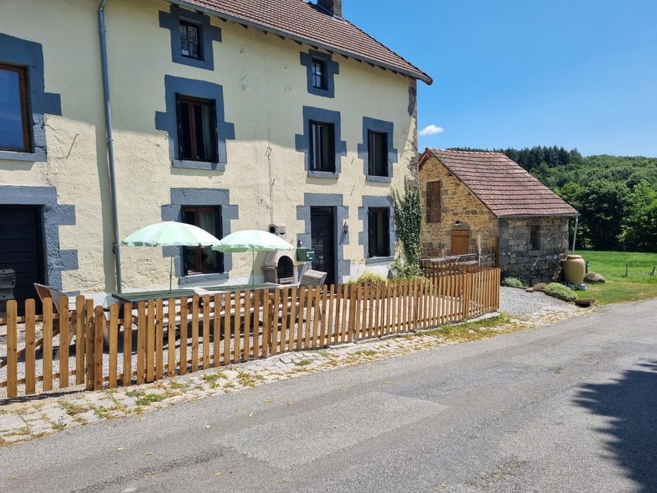 Property building, Facade/entrance, Day, Street view