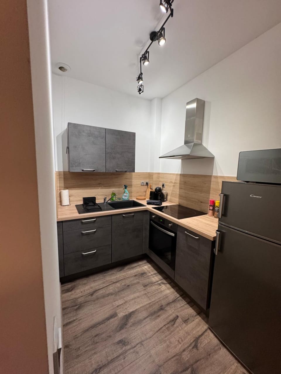 oven, pet friendly, stove, kitchen