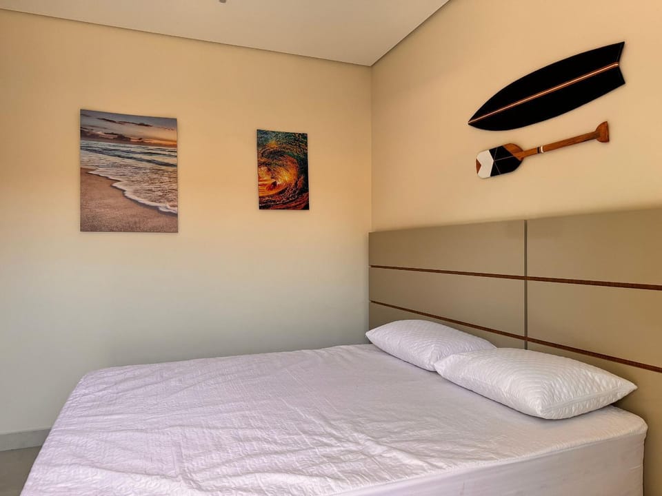Bed, Photo of the whole room, Decorative detail, Bedroom