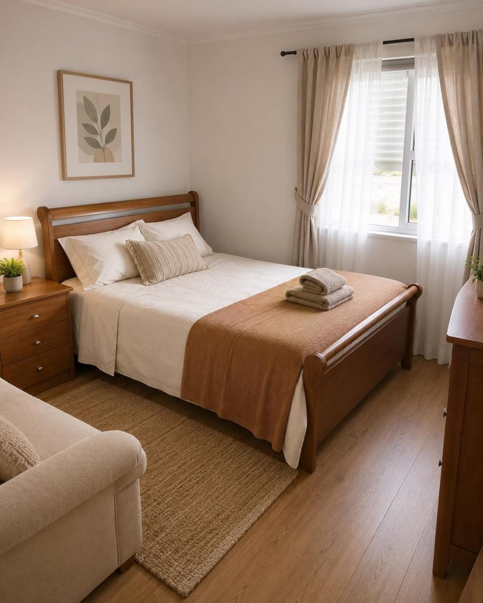 Bed, Photo of the whole room, Bedroom, towels