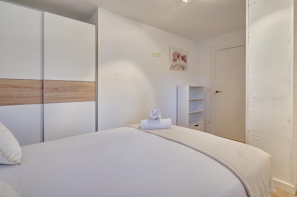 Bed, Photo of the whole room, Bedroom, wardrobe
