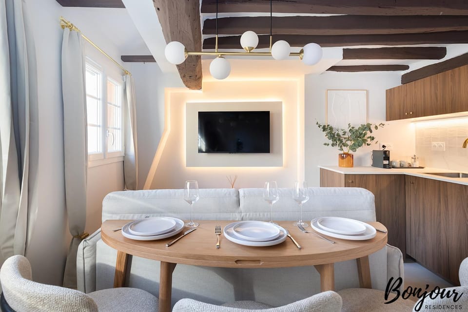 TV and multimedia, Kitchen or kitchenette, Living room, Seating area, Dining area, Evening entertainment