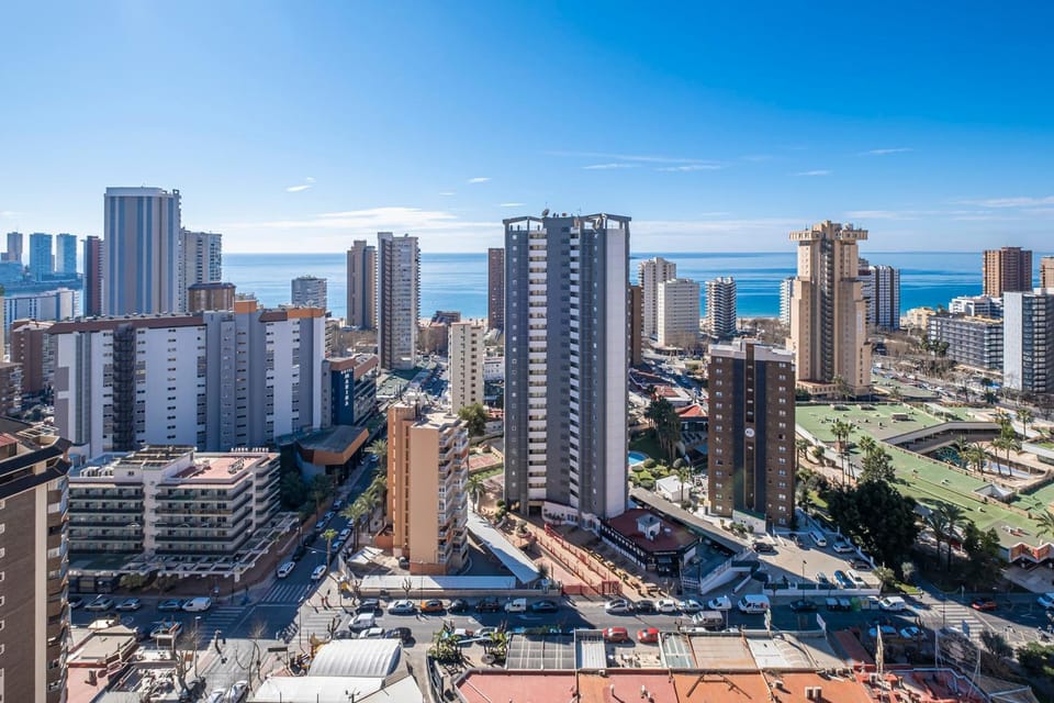 Day, Neighbourhood, Natural landscape, City view, Sea view, Street view, Location
