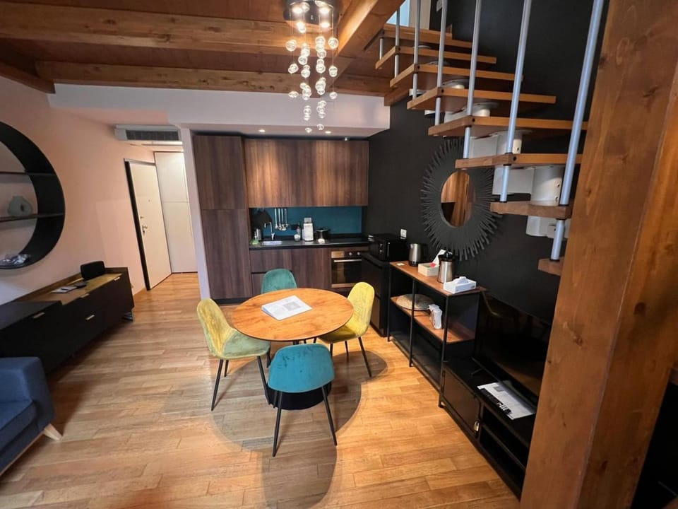 Seating area, Dining area