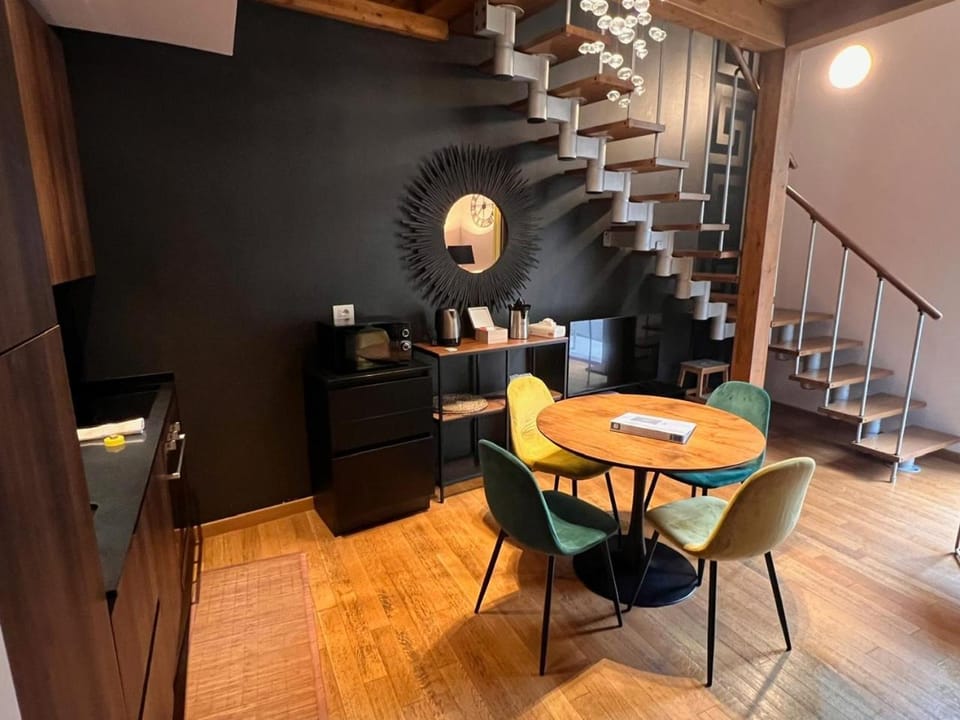 Living room, Dining area