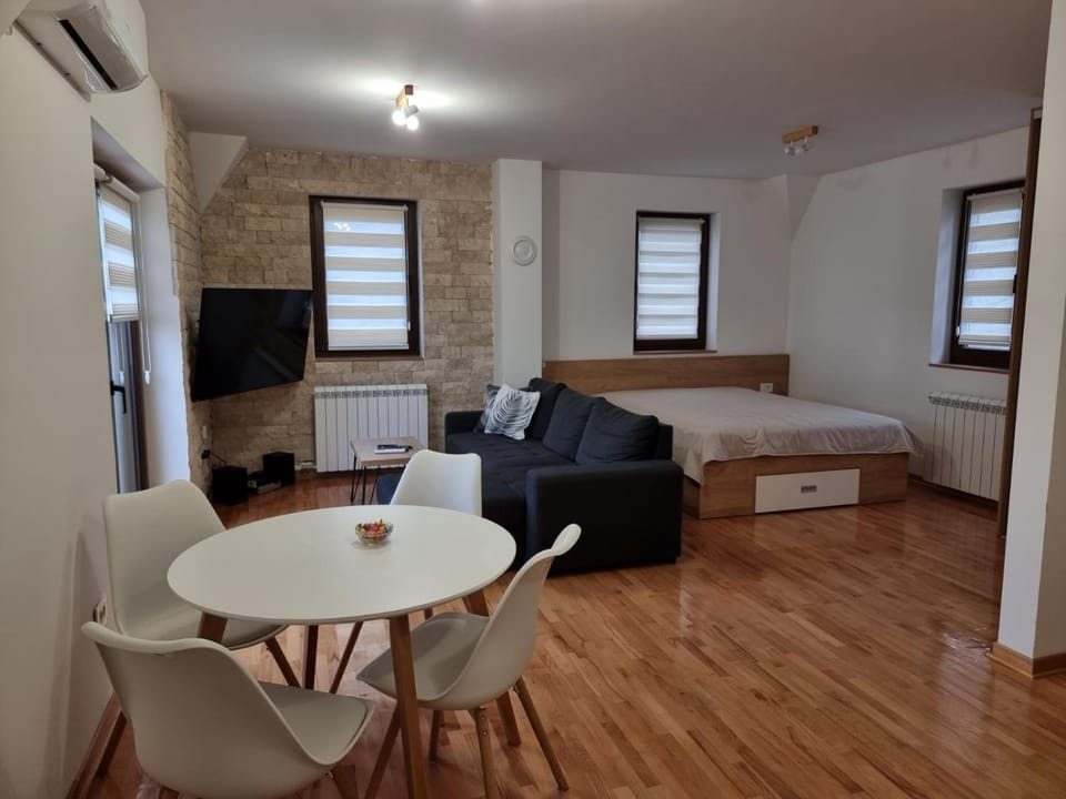 Bed, Bathroom, TV and multimedia, Living room, Seating area, Dining area, internet, wardrobe, kitchen