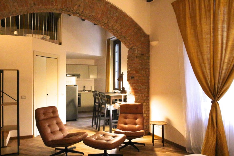 Kitchen or kitchenette, Seating area